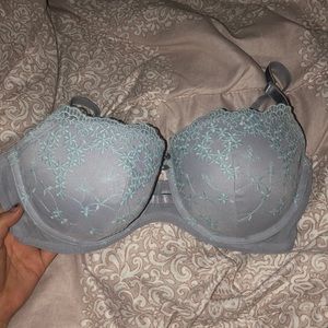 NWOT teal detailed push up bra